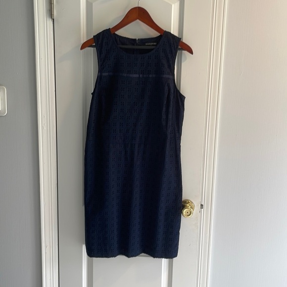 Banana Republic Dresses & Skirts - Banana Republic women’s navy sleeveless dress